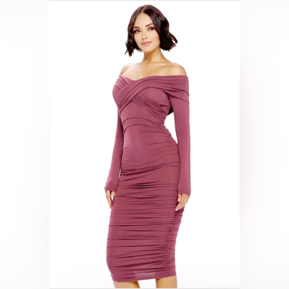 🍒BUNDLE 2 ITEMS FOR $8✨

🌸AMTIOUS soften rouched dress ✨